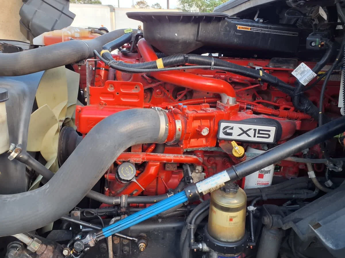 2021 International LT - image 8