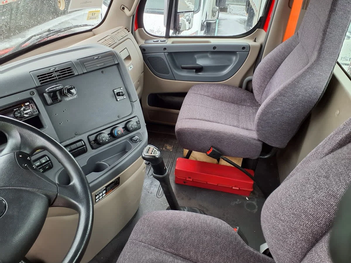 2019 Freightliner Cascadia in Salisbury, MA — photo 7