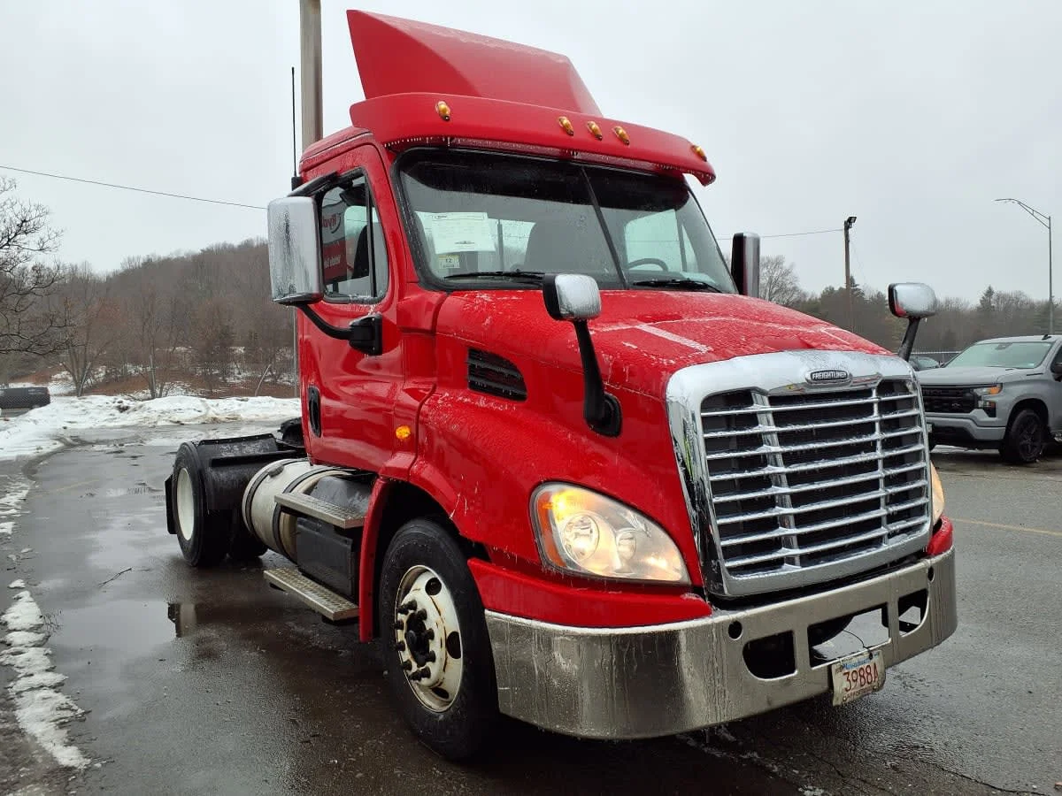 2019 Freightliner Cascadia in Salisbury, MA — photo 3