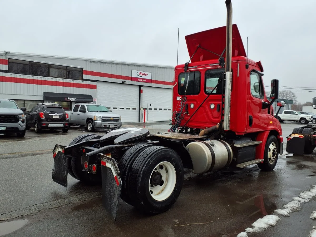 2019 Freightliner Cascadia in Salisbury, MA — photo 4