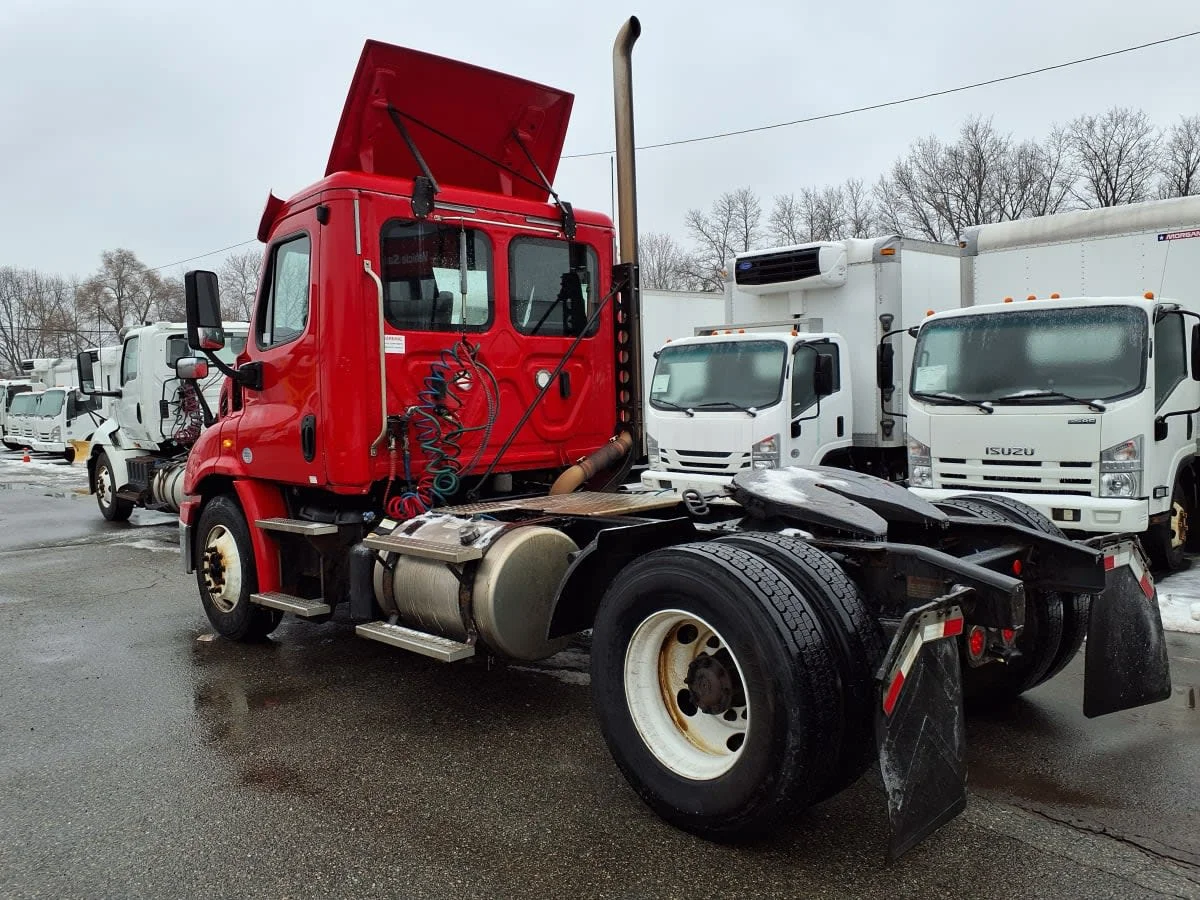 2019 Freightliner Cascadia in Salisbury, MA — photo 6