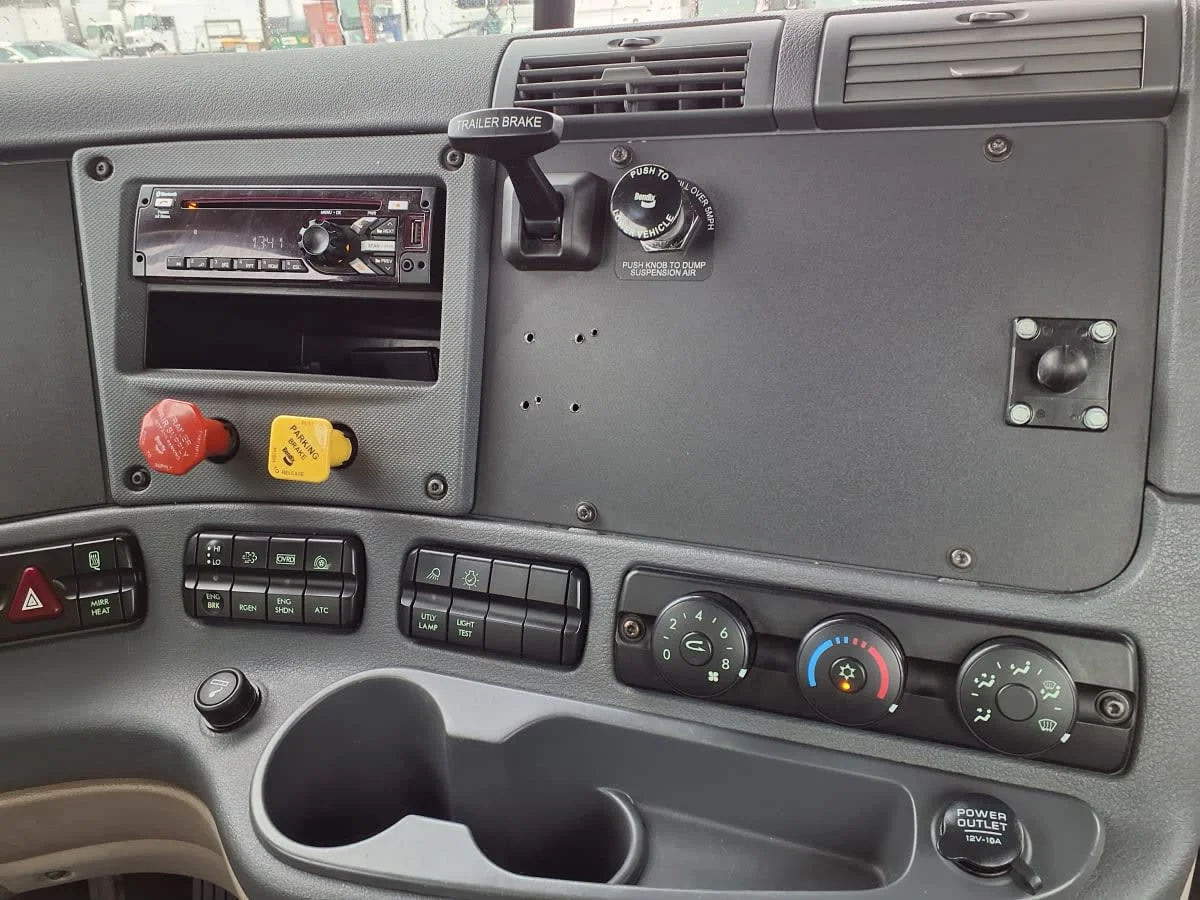 2019 Freightliner Cascadia in Salisbury, MA — photo 9