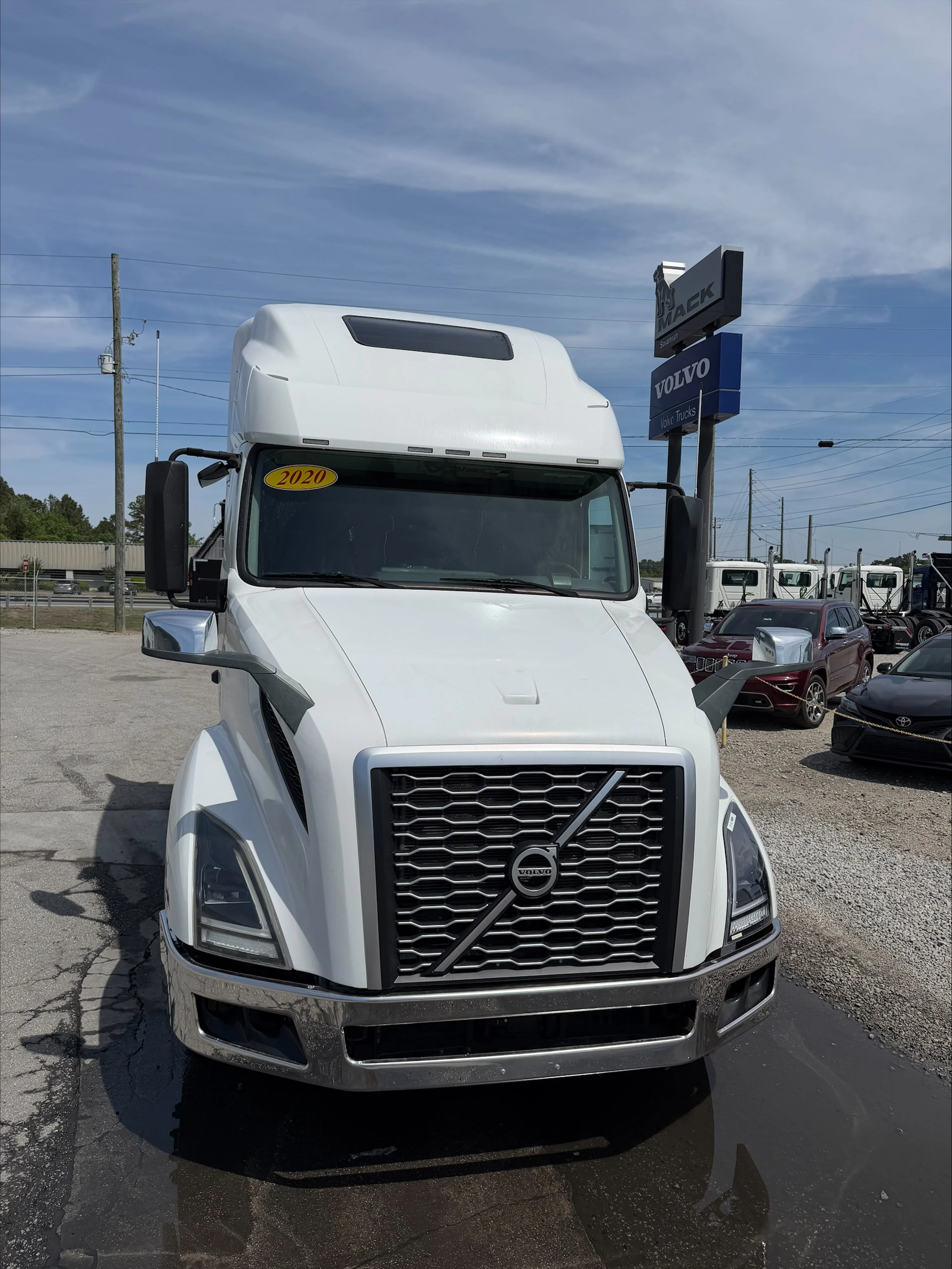 2020 Volvo VNL 760 - image 8