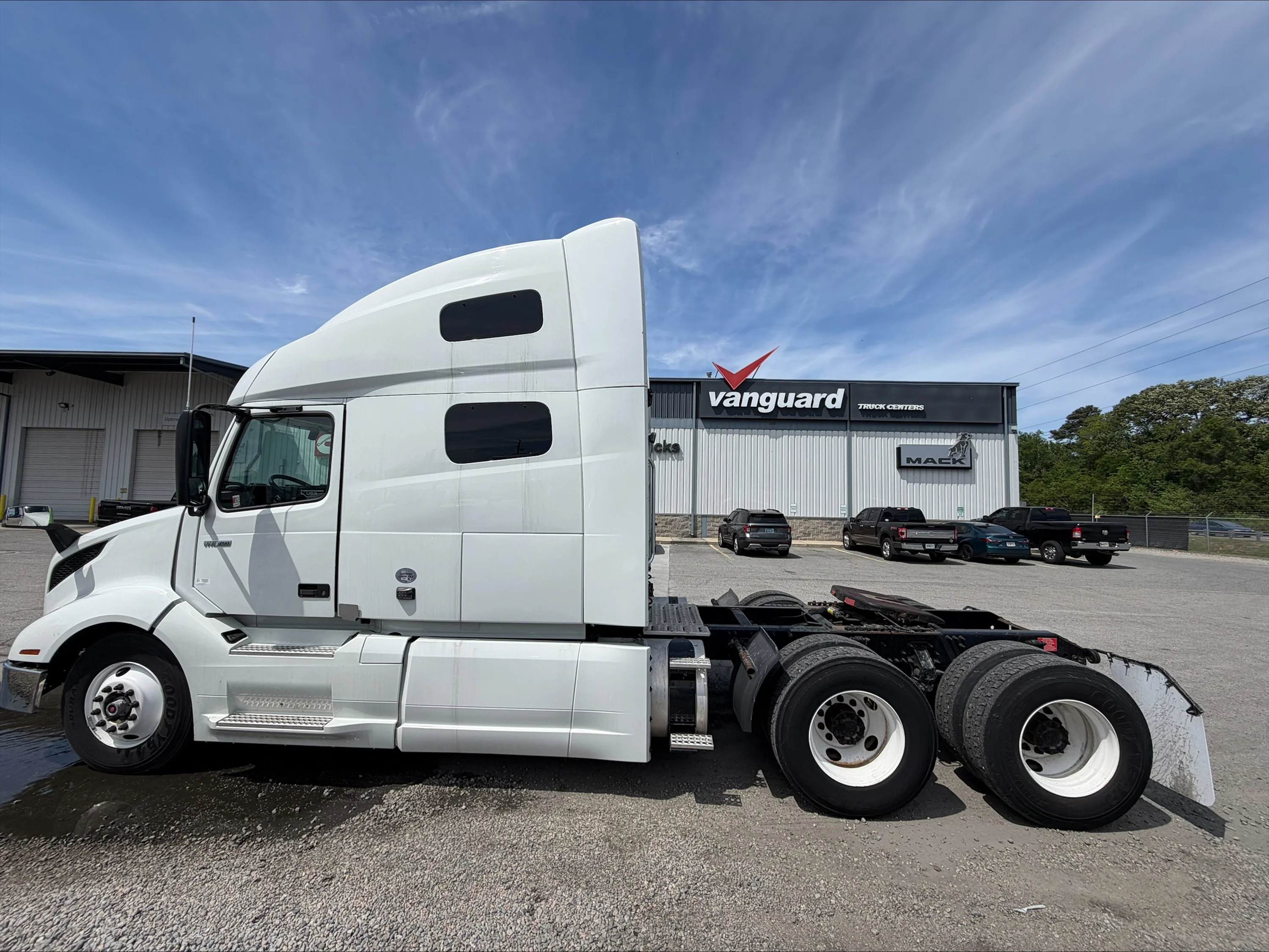 2020 Volvo VNL 760 - image 2