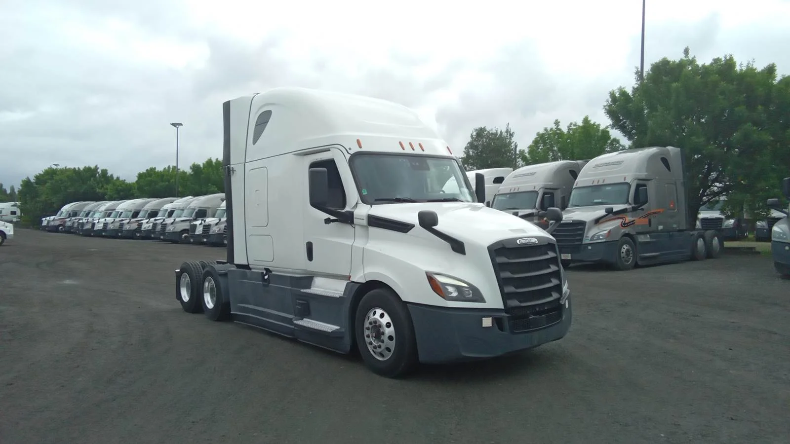 2022 Freightliner Cascadia in Portland, OR