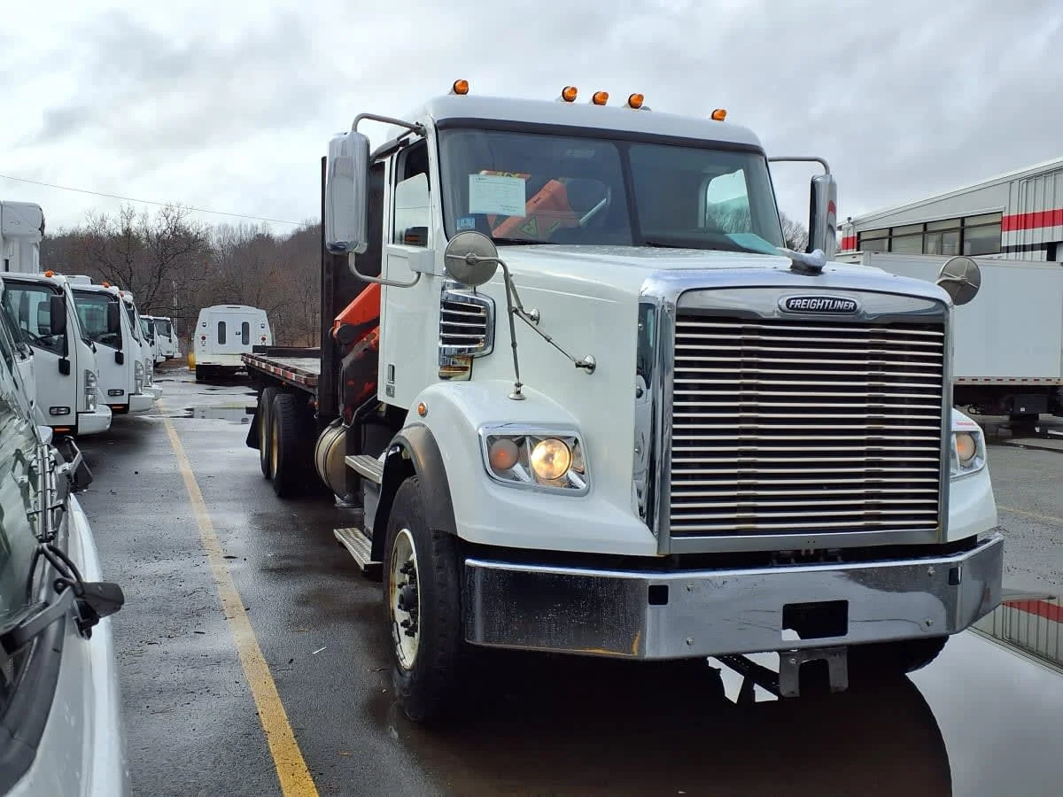 2017 Freightliner 122SD in Salisbury, MA — photo 3