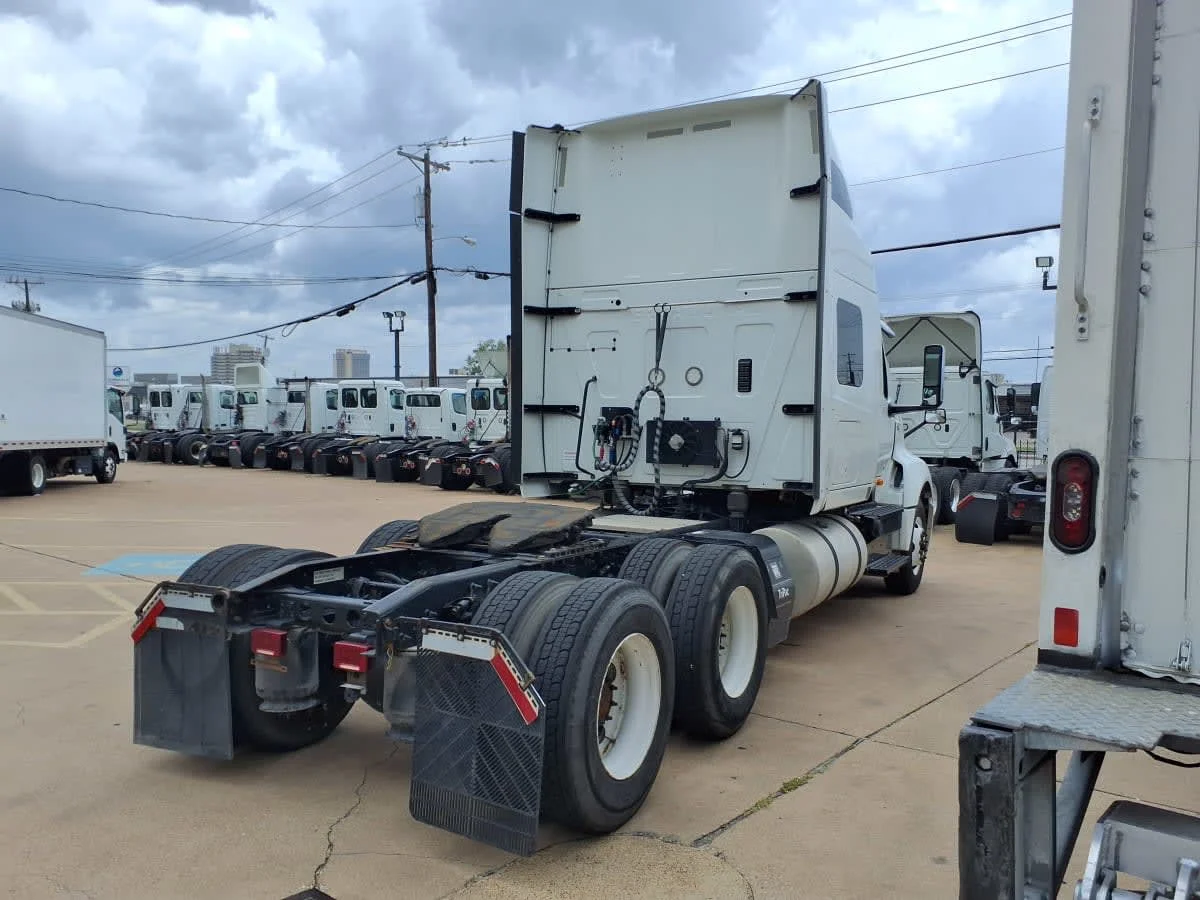2019 International LT in Dallas, TX — photo 4