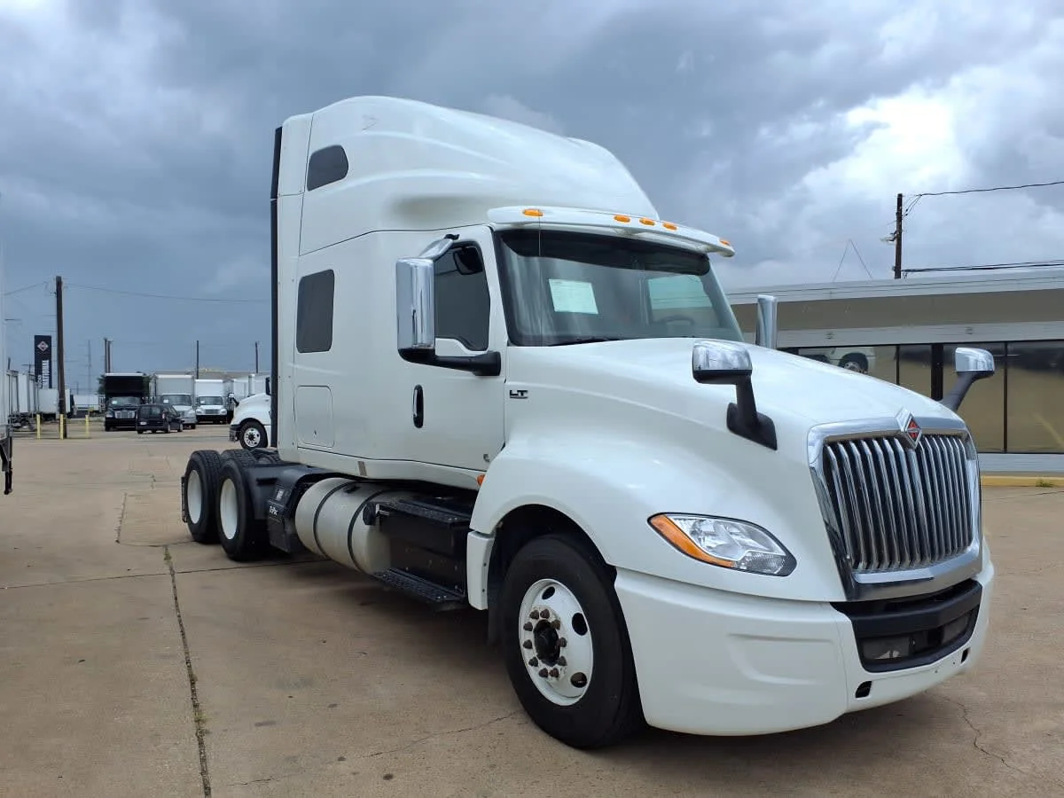 2019 International LT in Dallas, TX — photo 3
