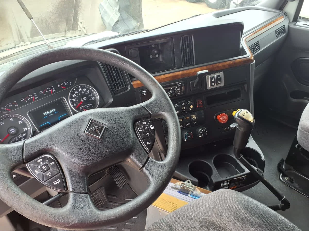2019 International LT in Dallas, TX — photo 7