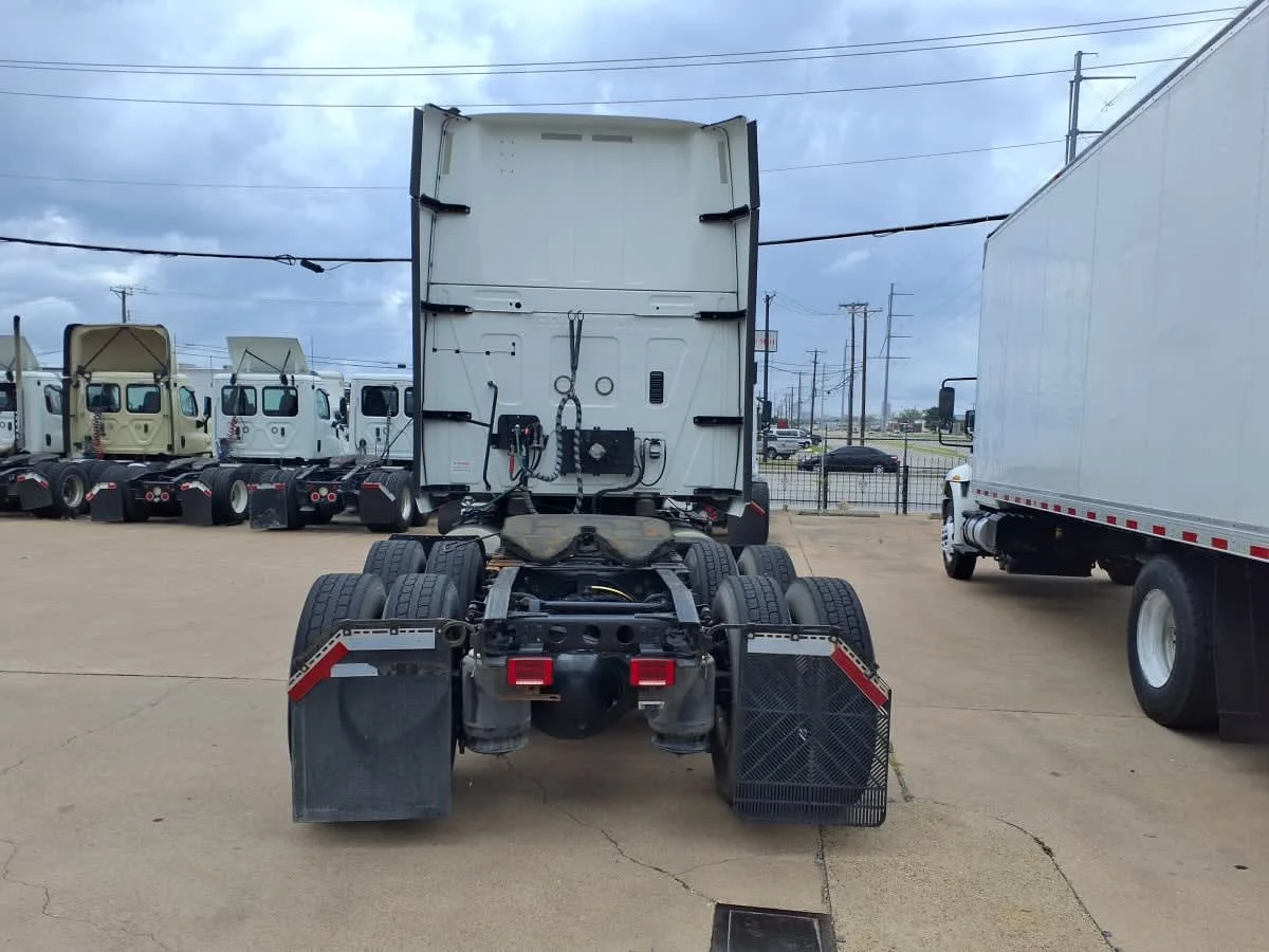 2019 International LT in Dallas, TX — photo 5