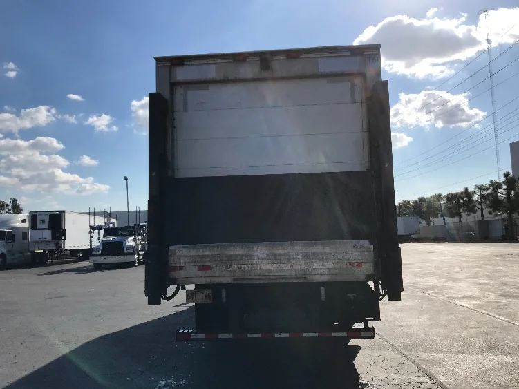2018 Freightliner M2 106 - image 7