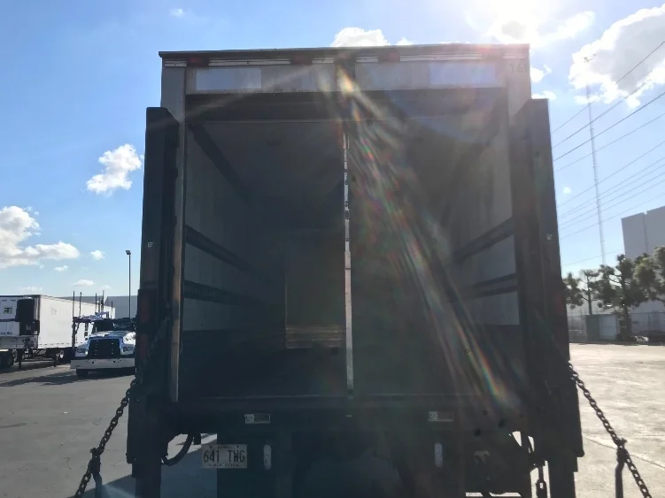 2018 Freightliner M2 106 - image 8