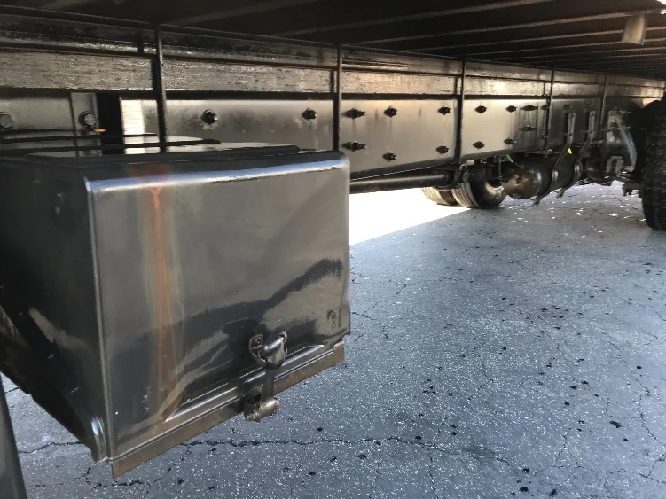 2018 Freightliner M2 106 - image 5