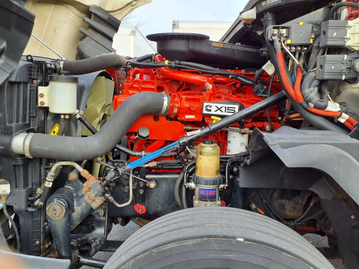 2022 International LT - image 8