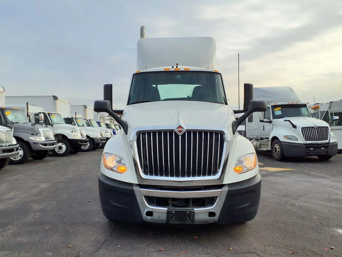 2022 International LT - image 2