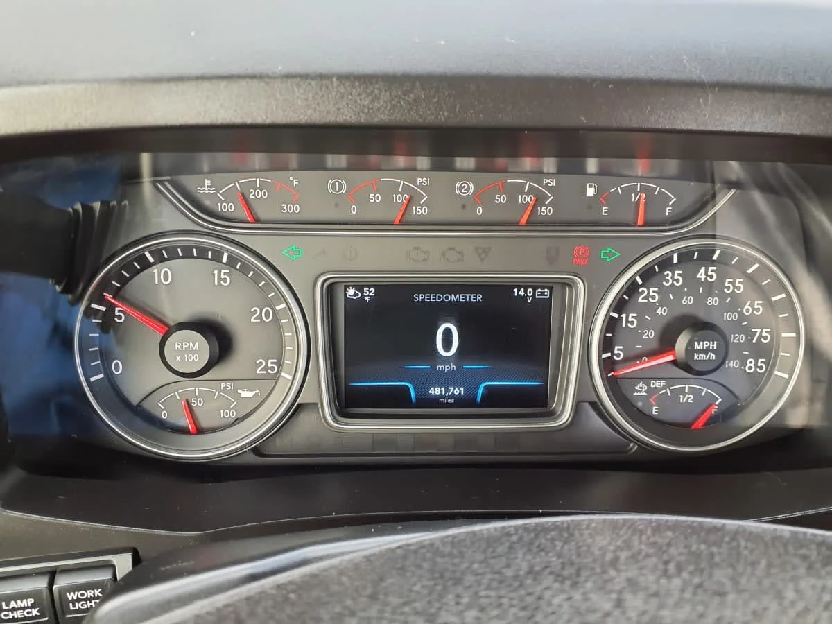 2022 International LT in Bolingbrook, IL — photo 9