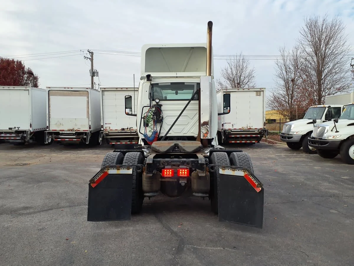 2022 International LT in Bolingbrook, IL — photo 5