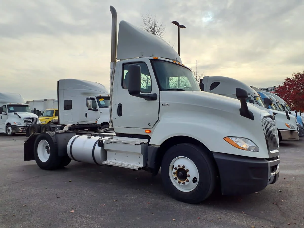 2022 International LT in Bolingbrook, IL — photo 3