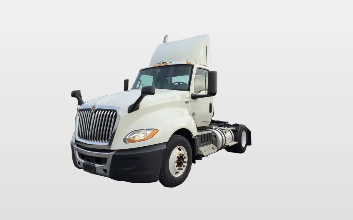 2022 International LT - image 1