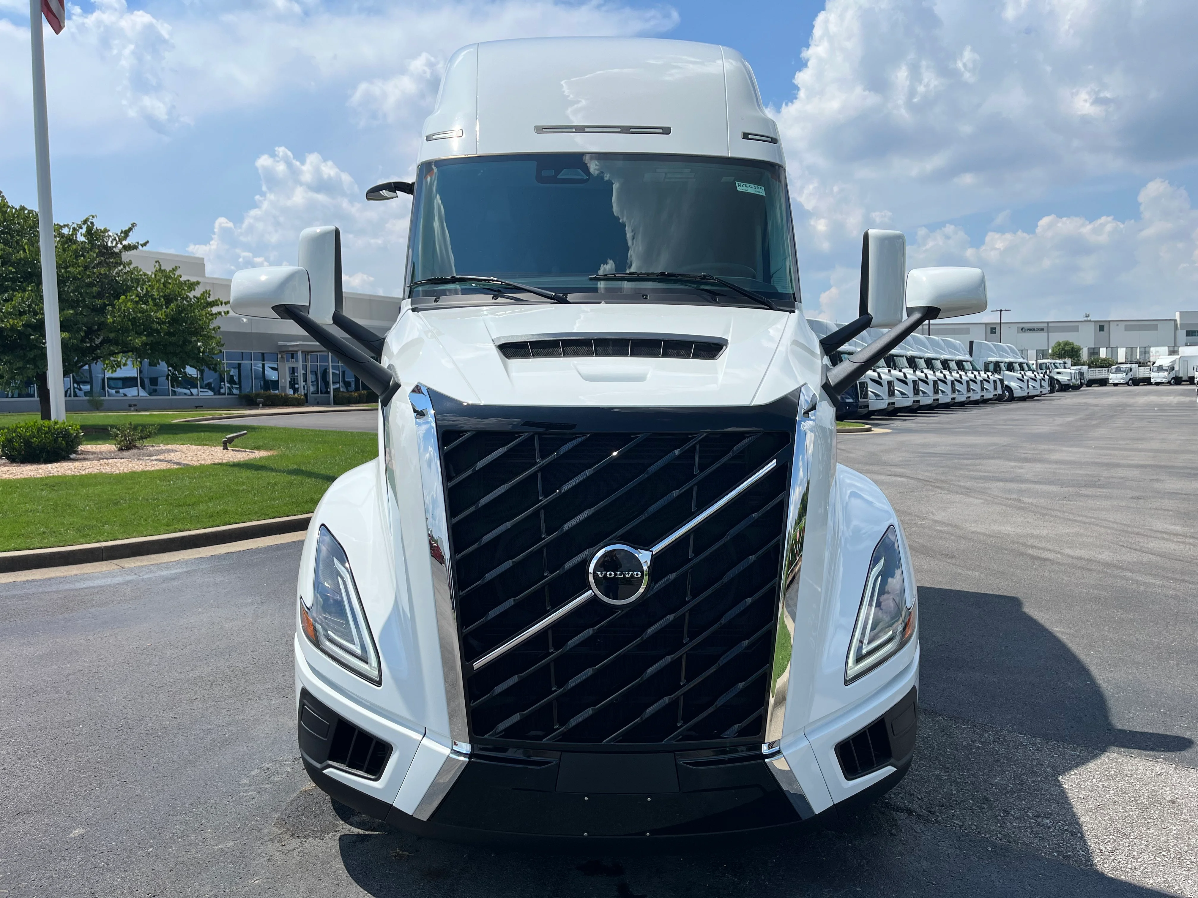 2026 Volvo VNL 860 in LA VERGNE, TN — photo 8