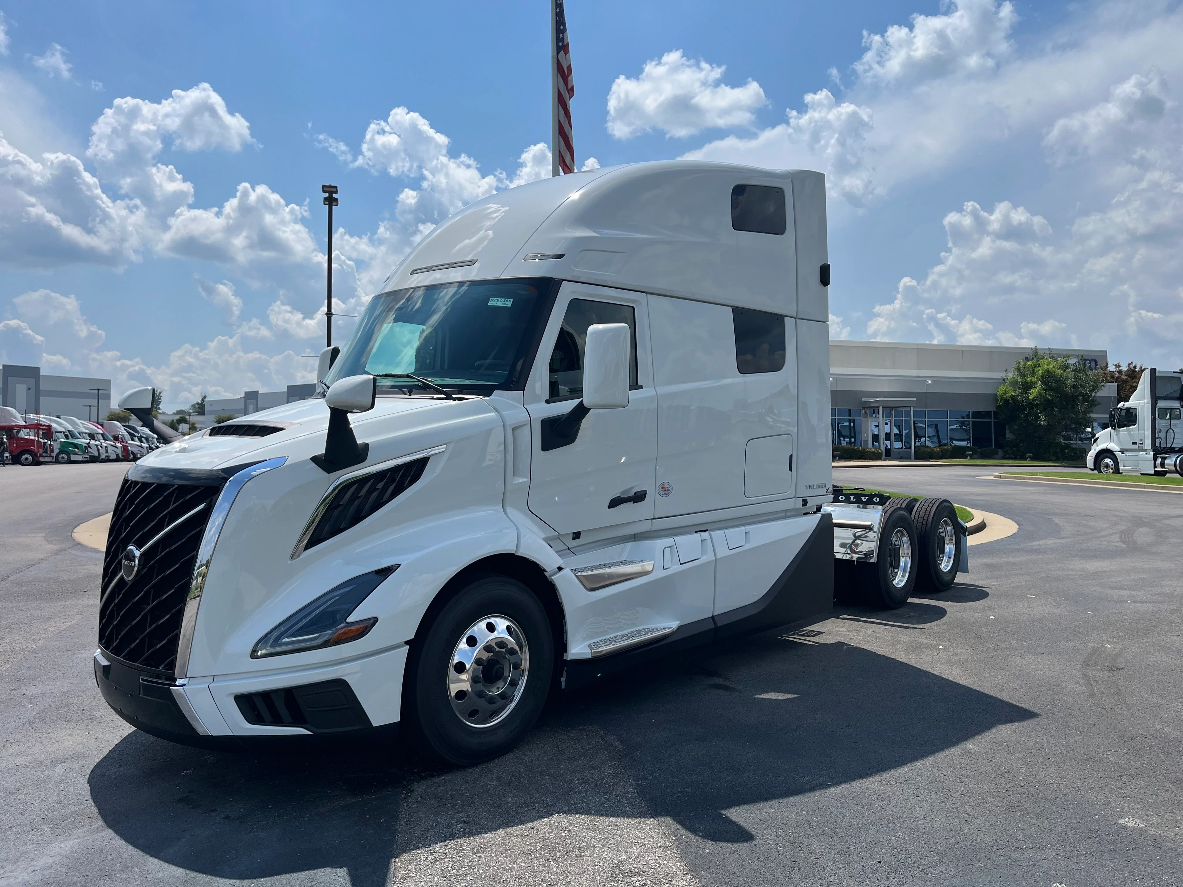 2026 Volvo VNL 860 in LA VERGNE, TN — photo 7