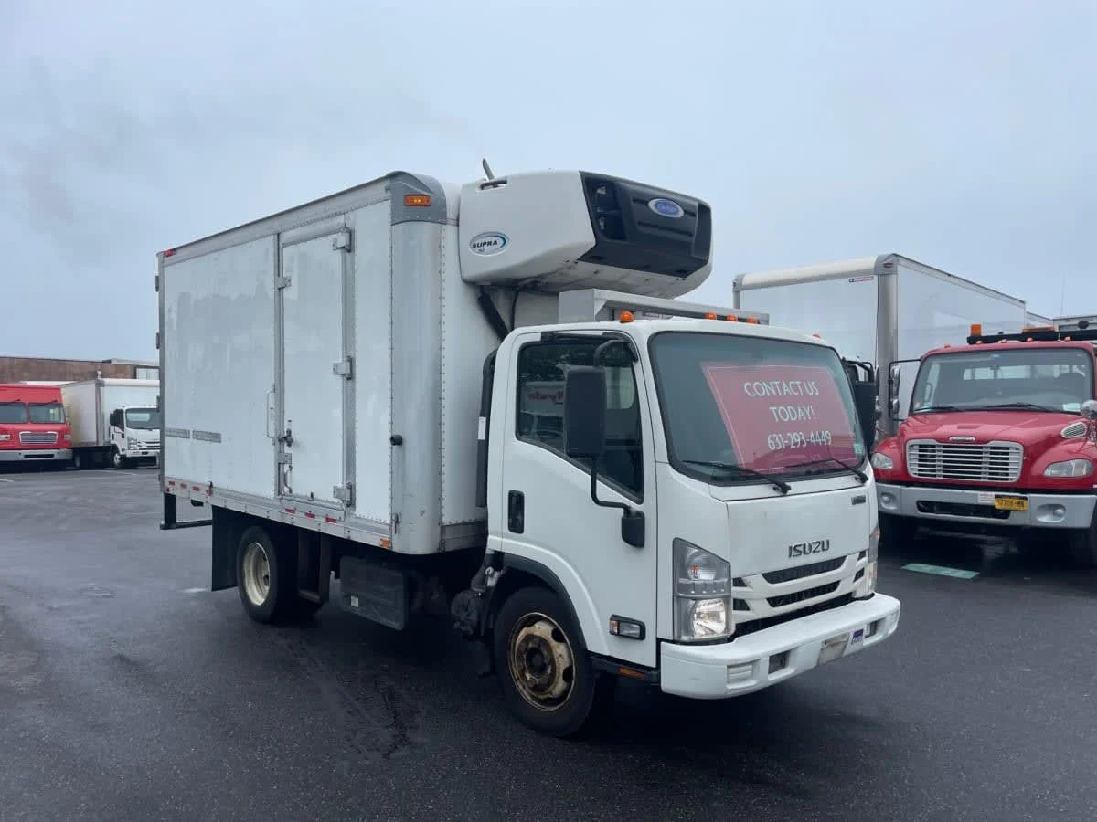 2020 Isuzu NRR in Farmingdale, NY — photo 3
