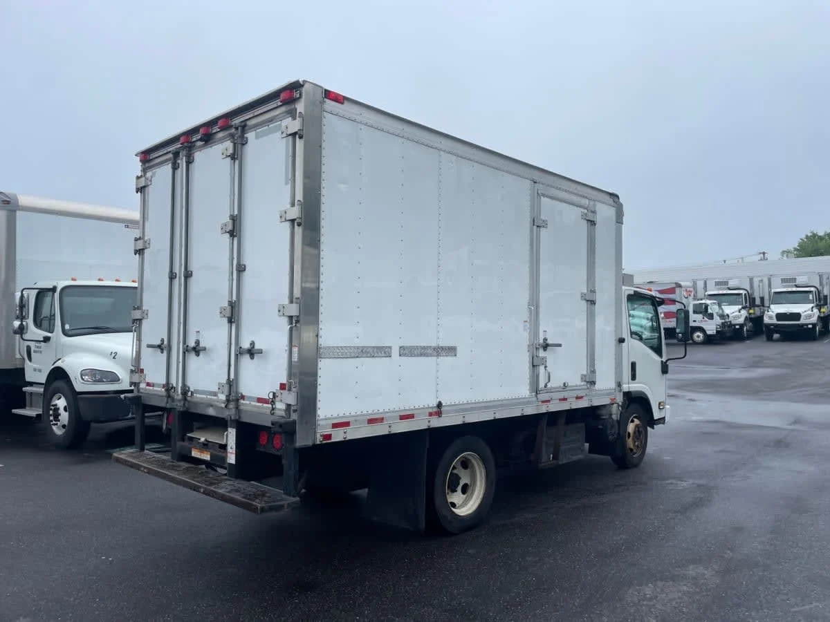 2020 Isuzu NRR in Farmingdale, NY — photo 4