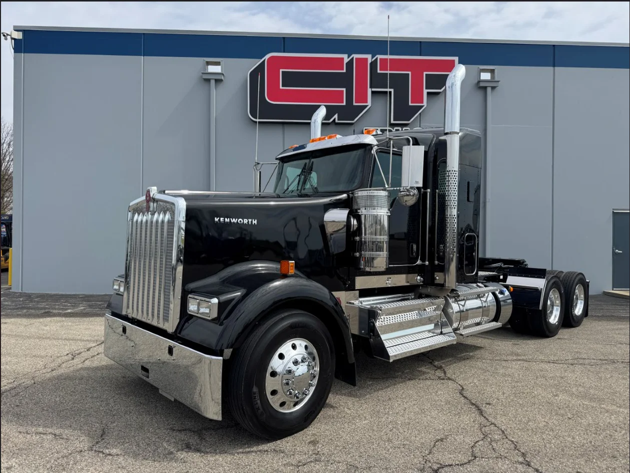 2027 Kenworth W900 in Champaign, IL