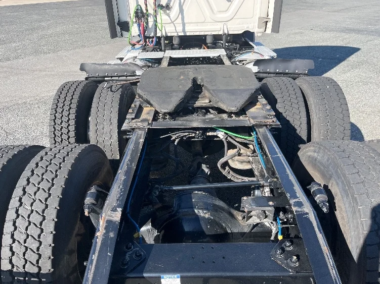 2021 Freightliner Cascadia - image 6