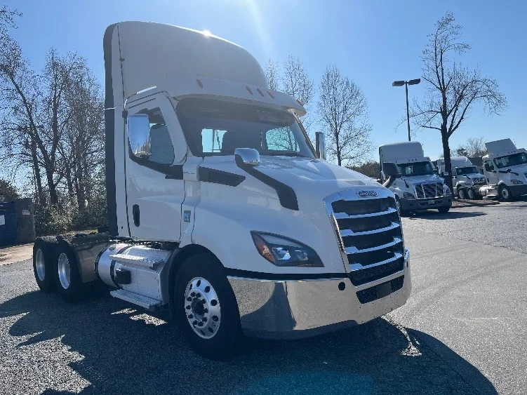 2021 Freightliner Cascadia in Pineville, NC