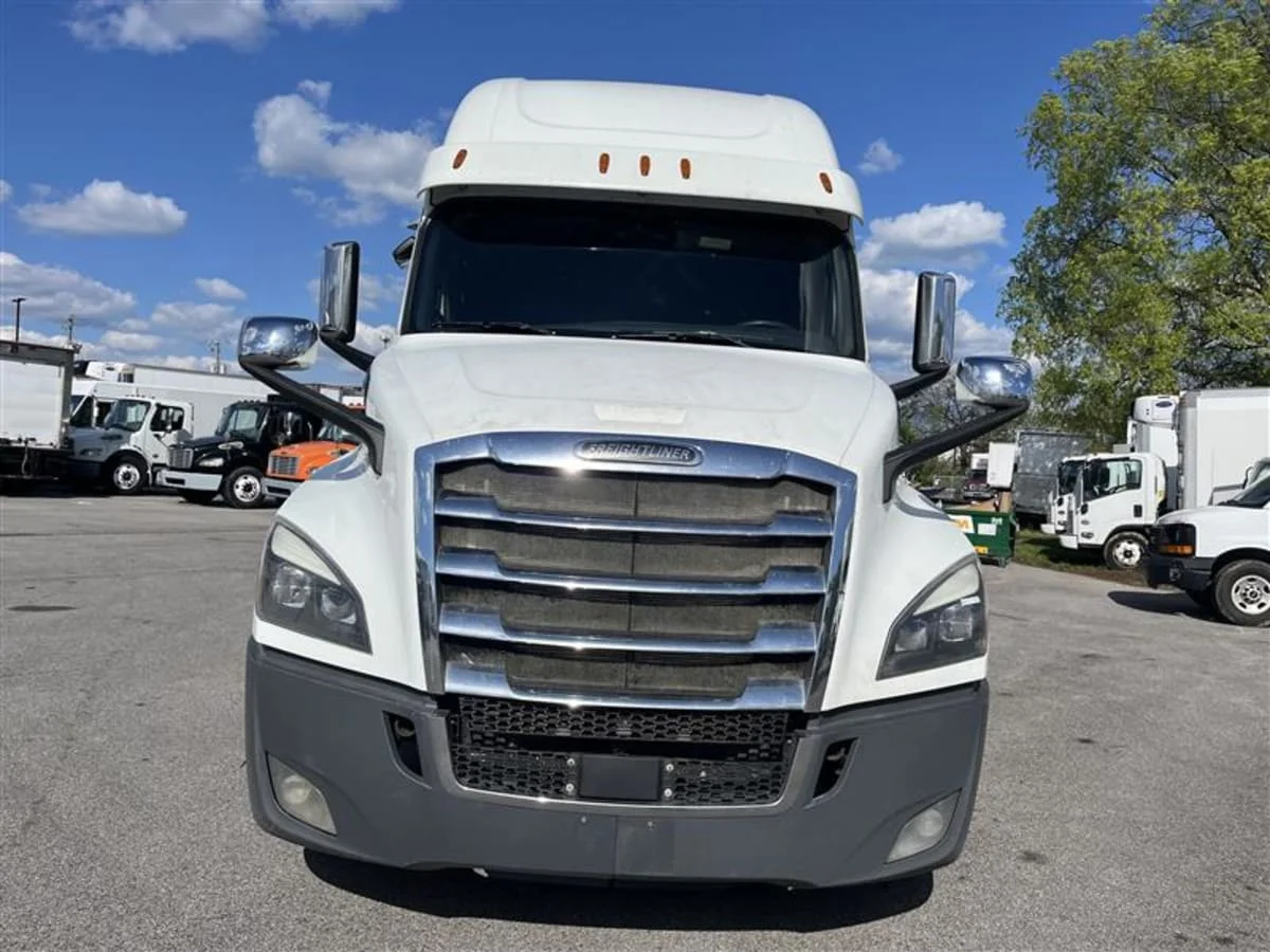 2019 Freightliner Cascadia in Beltsville, MD — photo 2