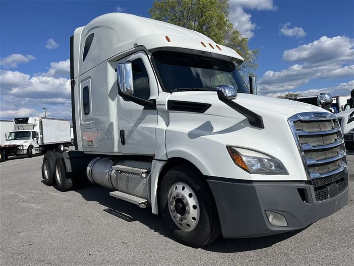 2019 Freightliner Cascadia in Beltsville, MD — photo 3