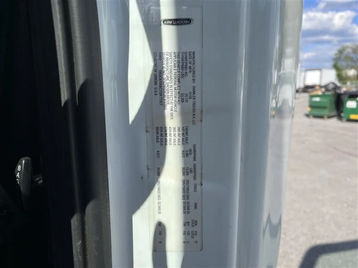 2019 Freightliner Cascadia in Beltsville, MD — photo 10