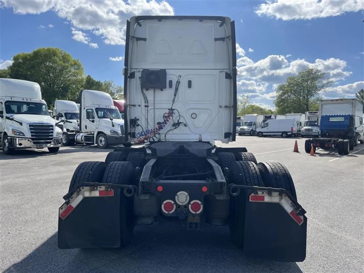 2019 Freightliner Cascadia in Beltsville, MD — photo 5