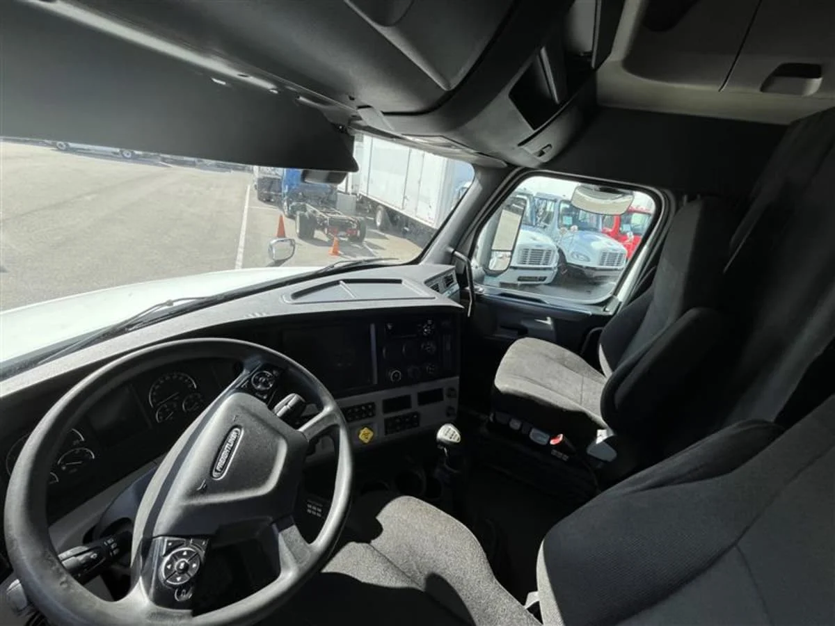 2019 Freightliner Cascadia in Beltsville, MD — photo 8