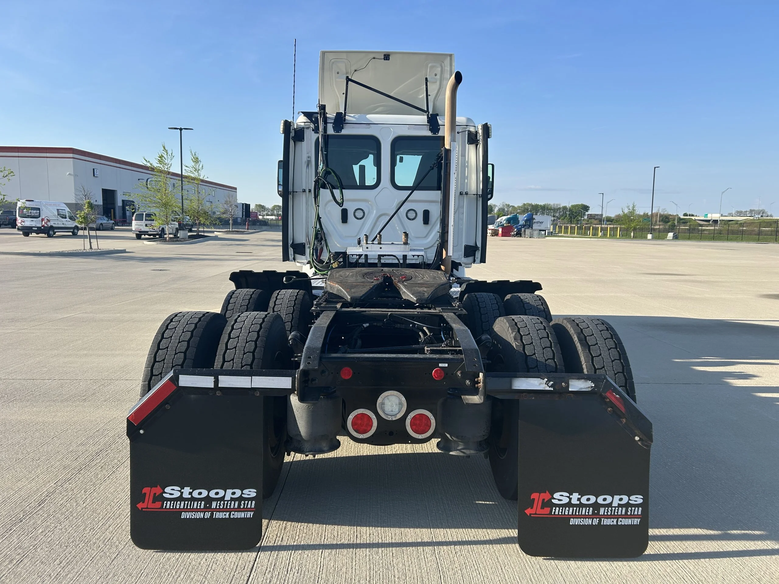 2022 Freightliner Cascadia in Lafayette, IN — photo 4