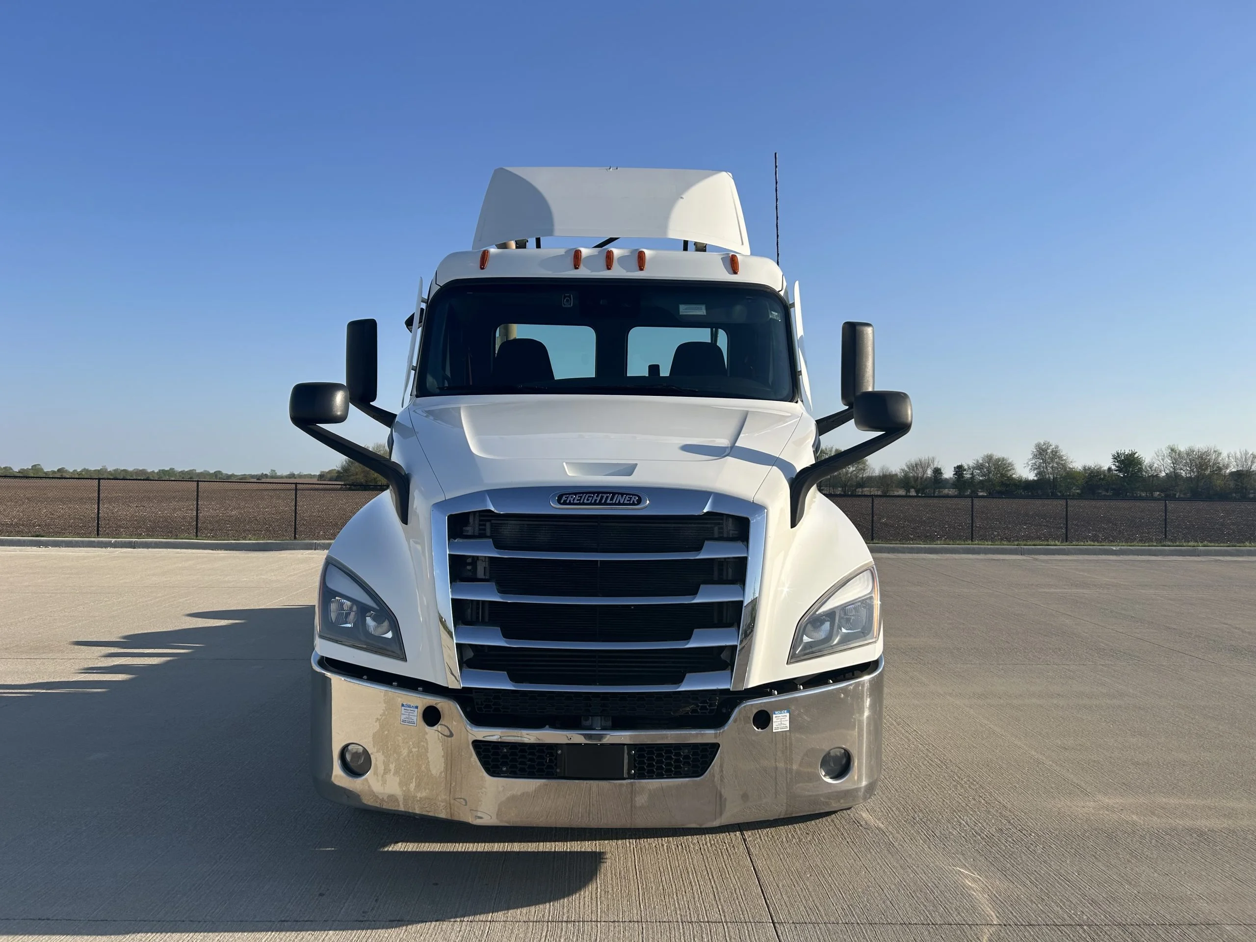 2022 Freightliner Cascadia in Lafayette, IN — photo 2