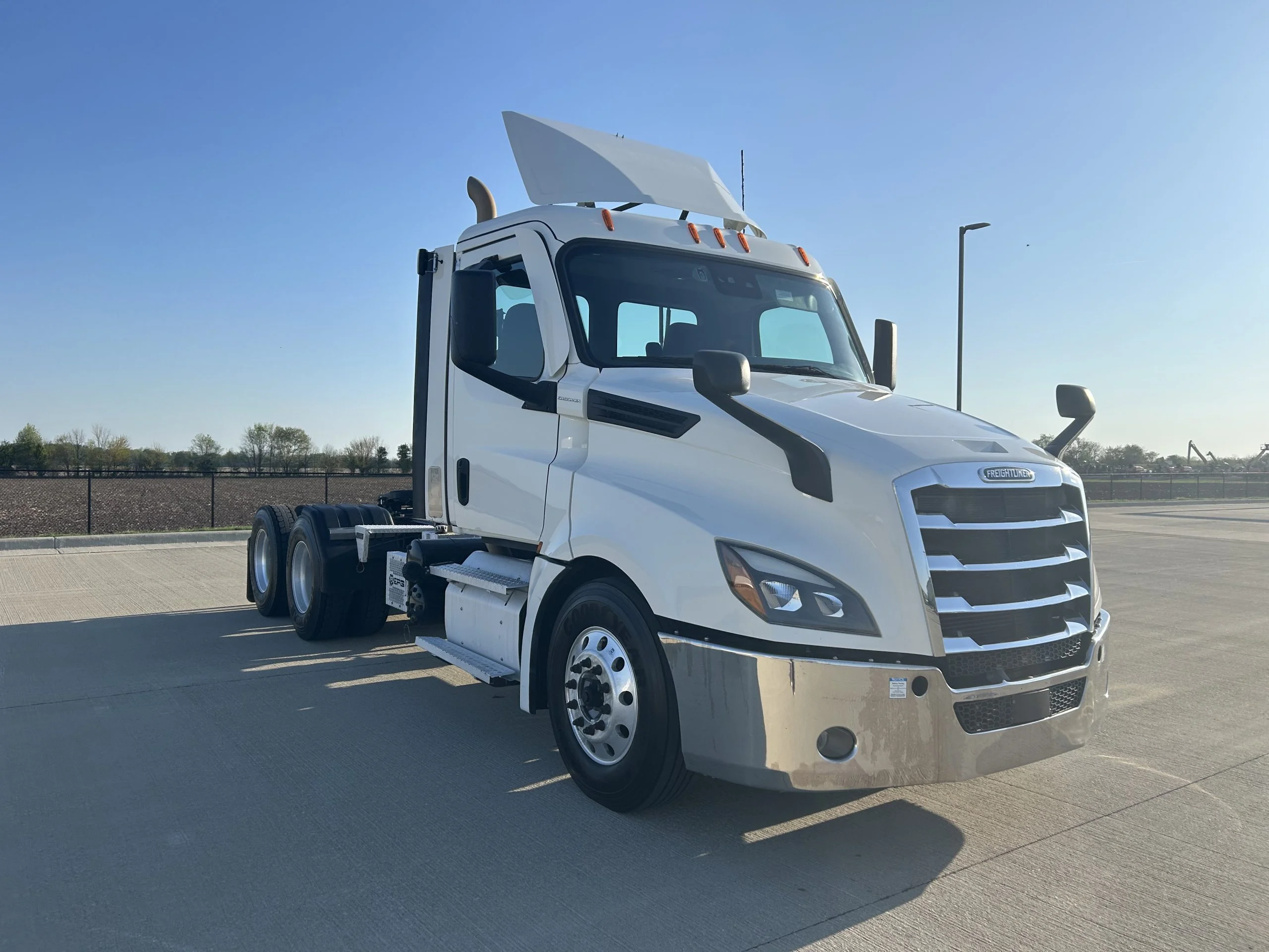 2022 Freightliner Cascadia in Lafayette, IN — photo 3