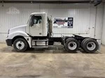 2006 Freightliner Columbia in Hartford, SD — photo 23