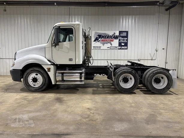 2006 Freightliner Columbia in Hartford, SD — photo 4