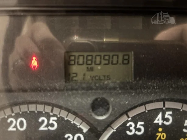 2006 Freightliner Columbia in Hartford, SD — photo 16