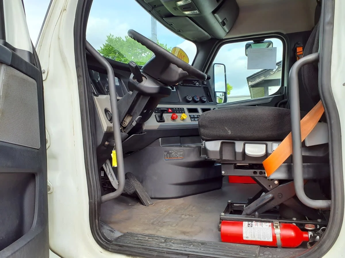 2019 Freightliner Cascadia in O'fallon, MO — photo 7