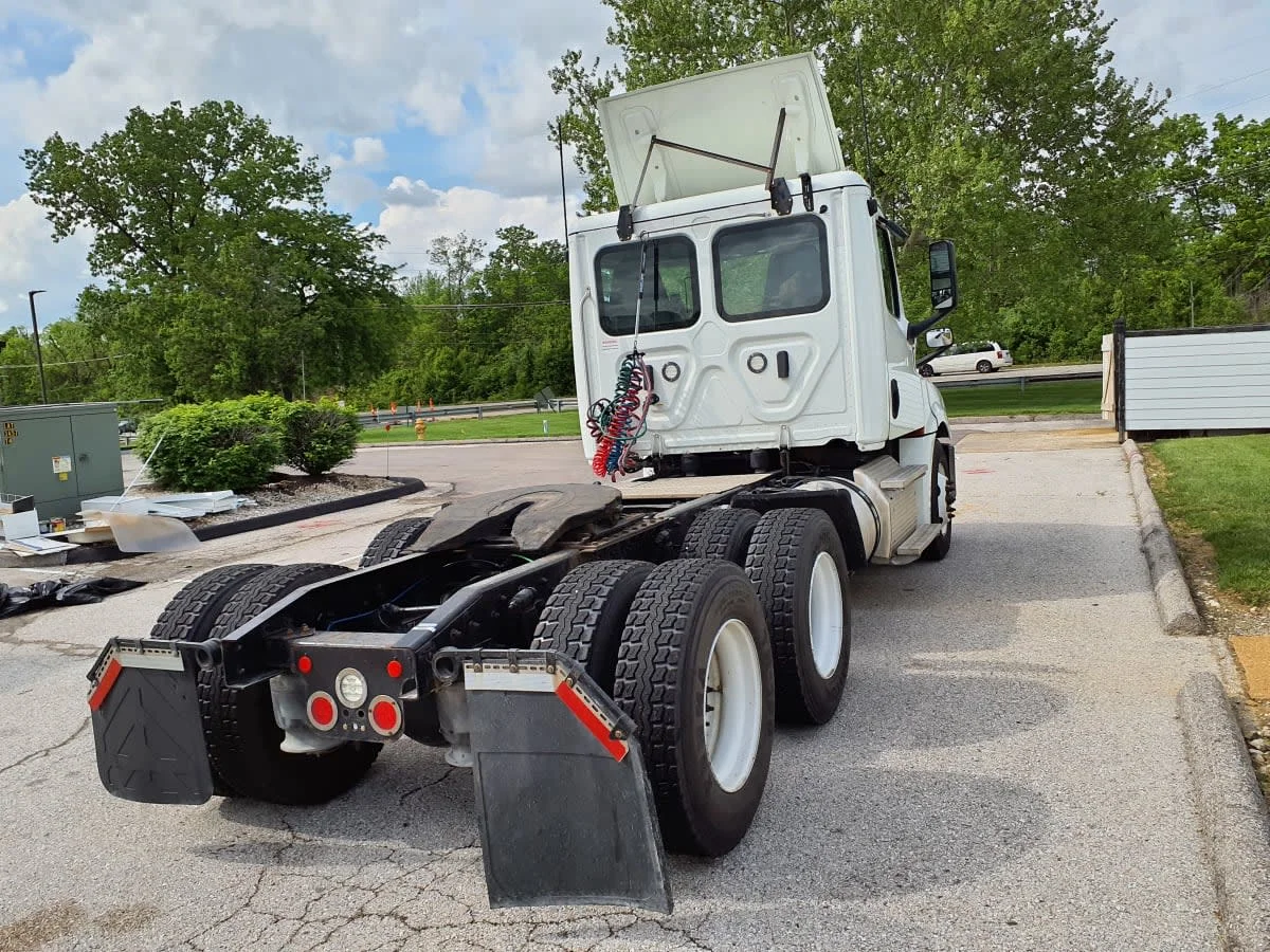 2019 Freightliner Cascadia in O'fallon, MO — photo 4