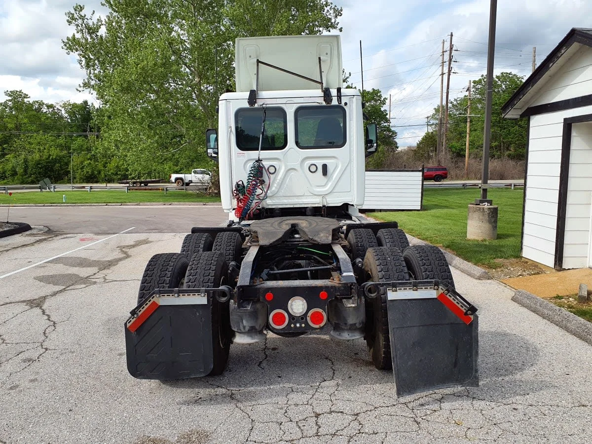 2019 Freightliner Cascadia in O'fallon, MO — photo 5