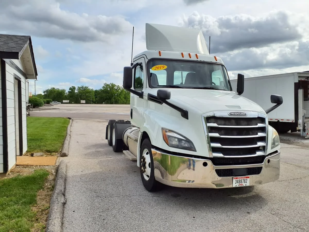2019 Freightliner Cascadia in O'fallon, MO — photo 3