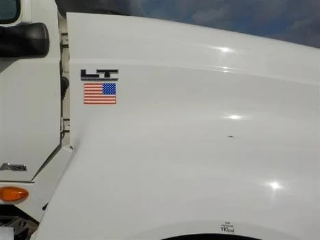 2020 International LT - image 8