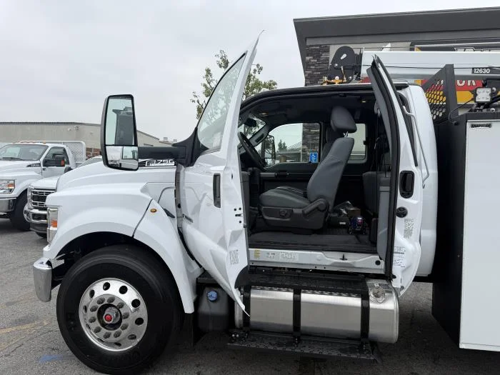 2026 Ford F-750 — photo 33