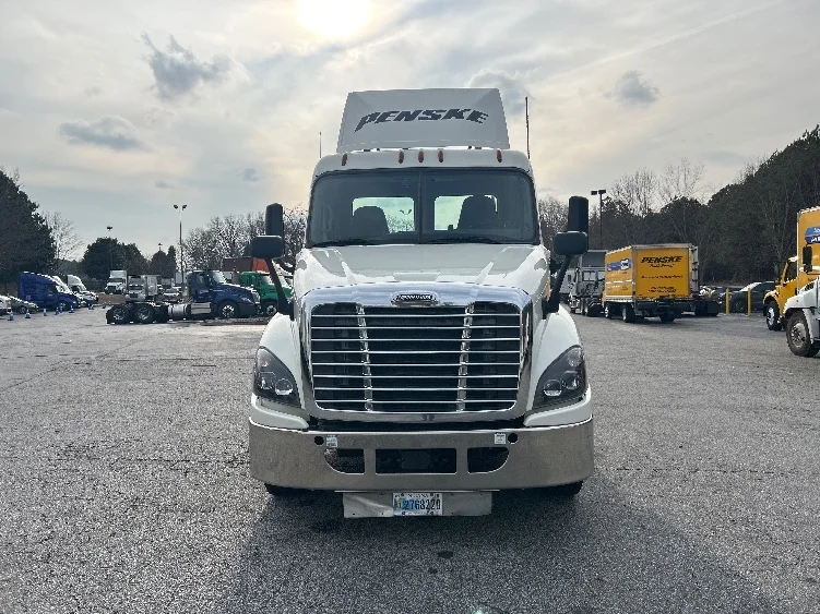 2019 Freightliner Cascadia in Atlanta (Forest Park), GA — photo 2