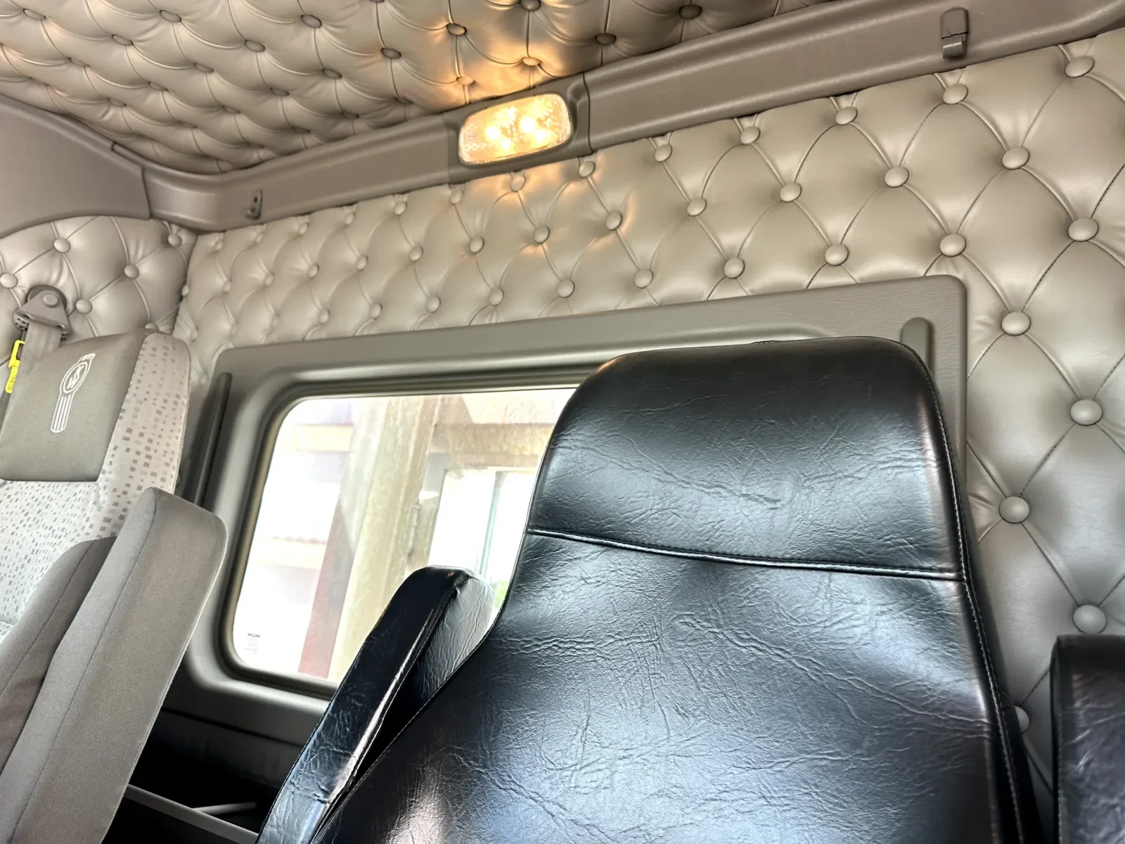 2014 Kenworth W900 - image 19