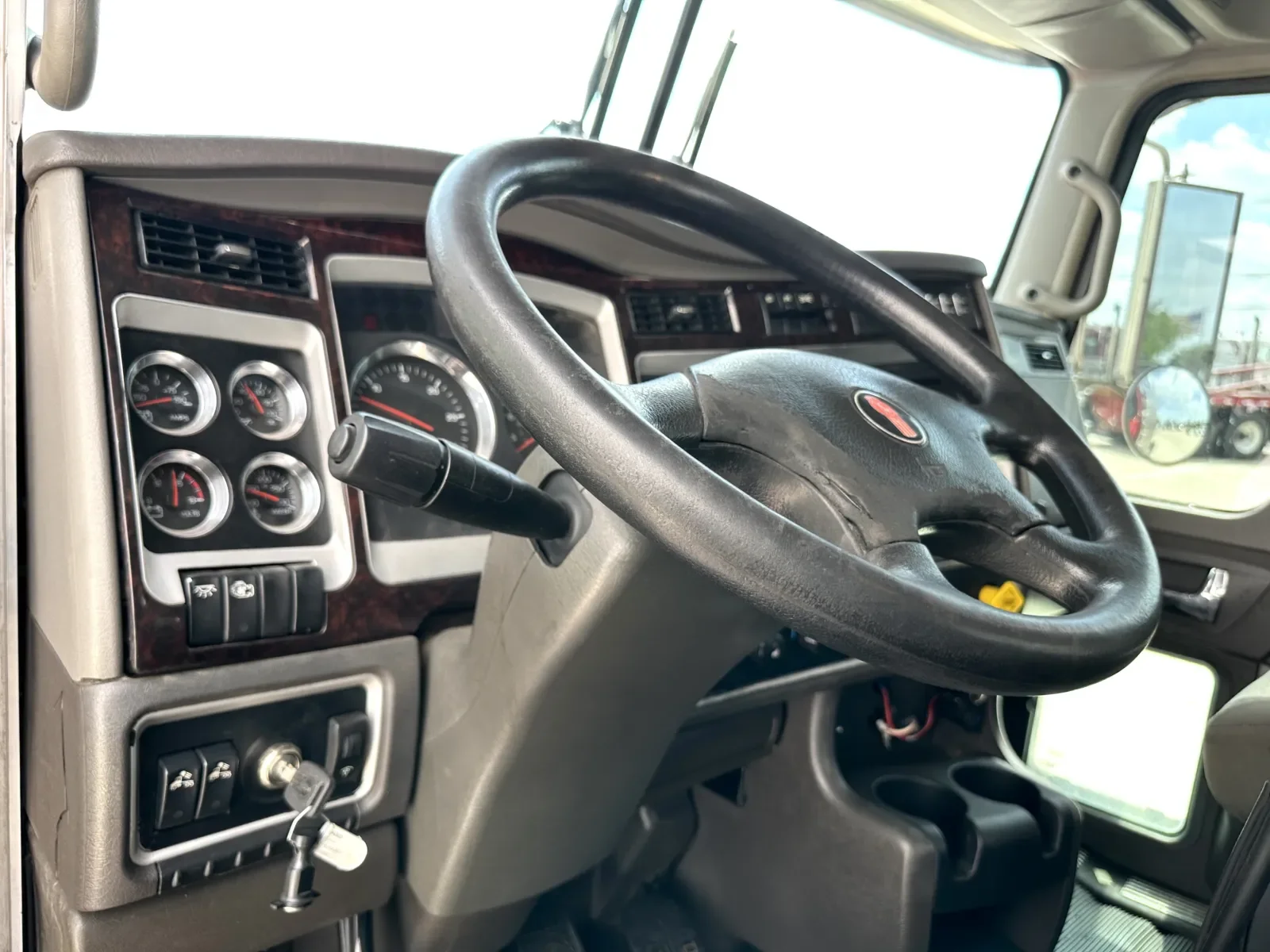 2014 Kenworth W900 in Hutchins, TX — photo 15